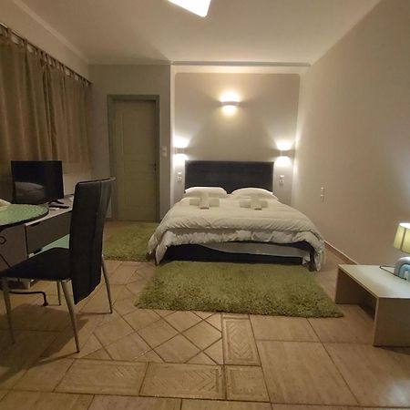 Central Studio - Fully Equiped. Ideal For Couples Patras Eksteriør billede