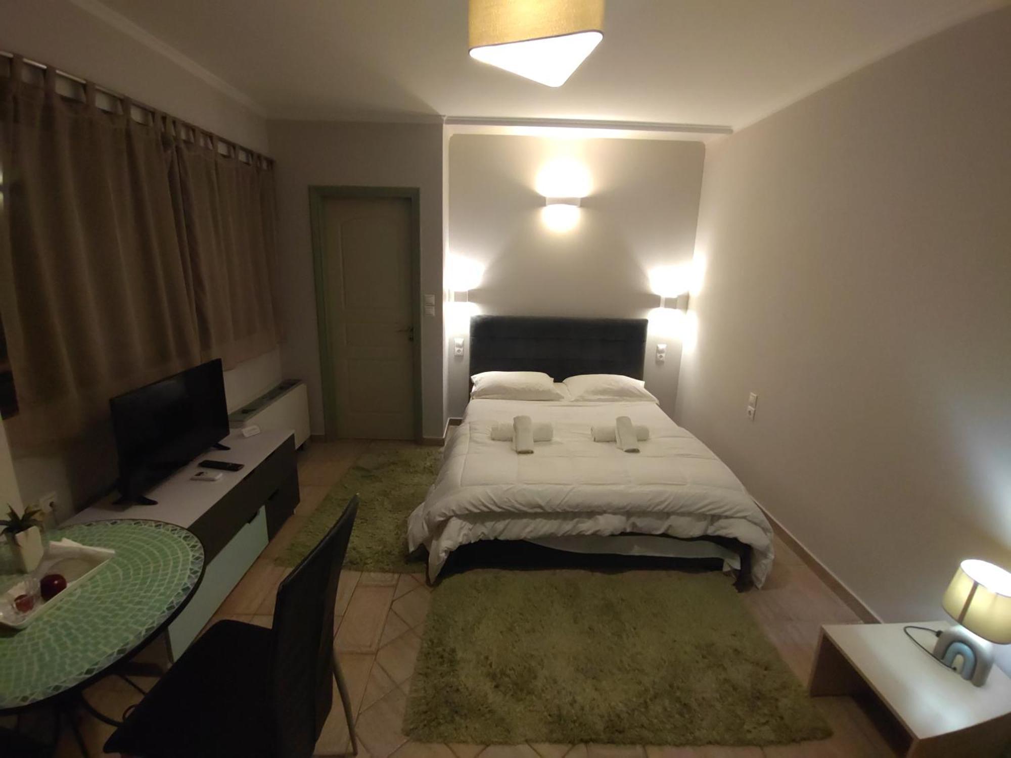 Central Studio - Fully Equiped. Ideal For Couples Patras Eksteriør billede