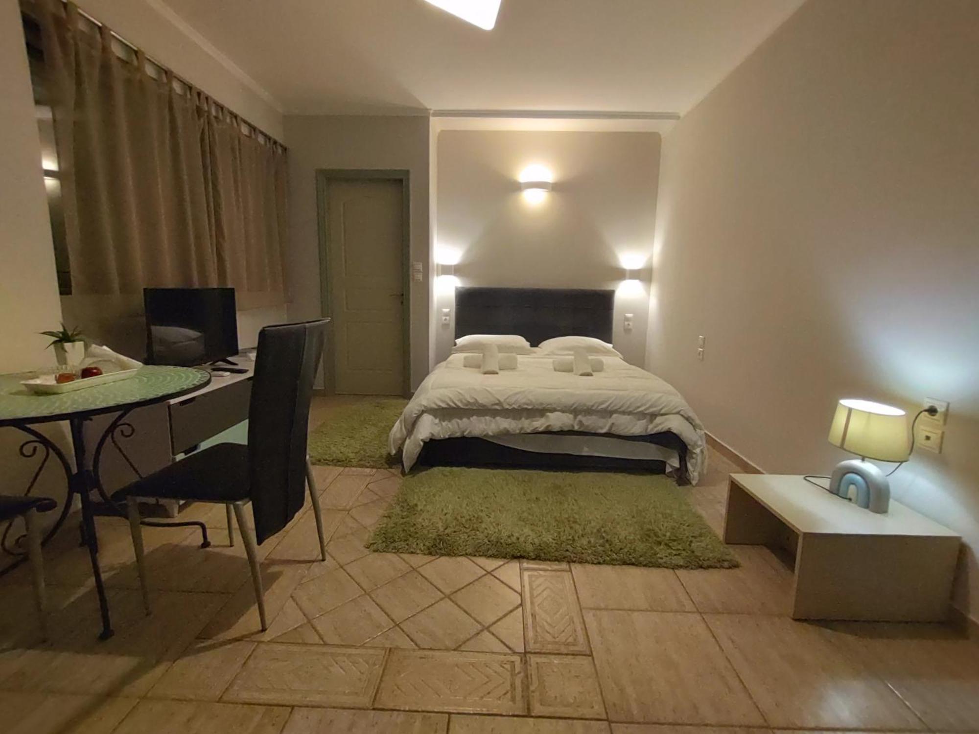 Central Studio - Fully Equiped. Ideal For Couples Patras Eksteriør billede