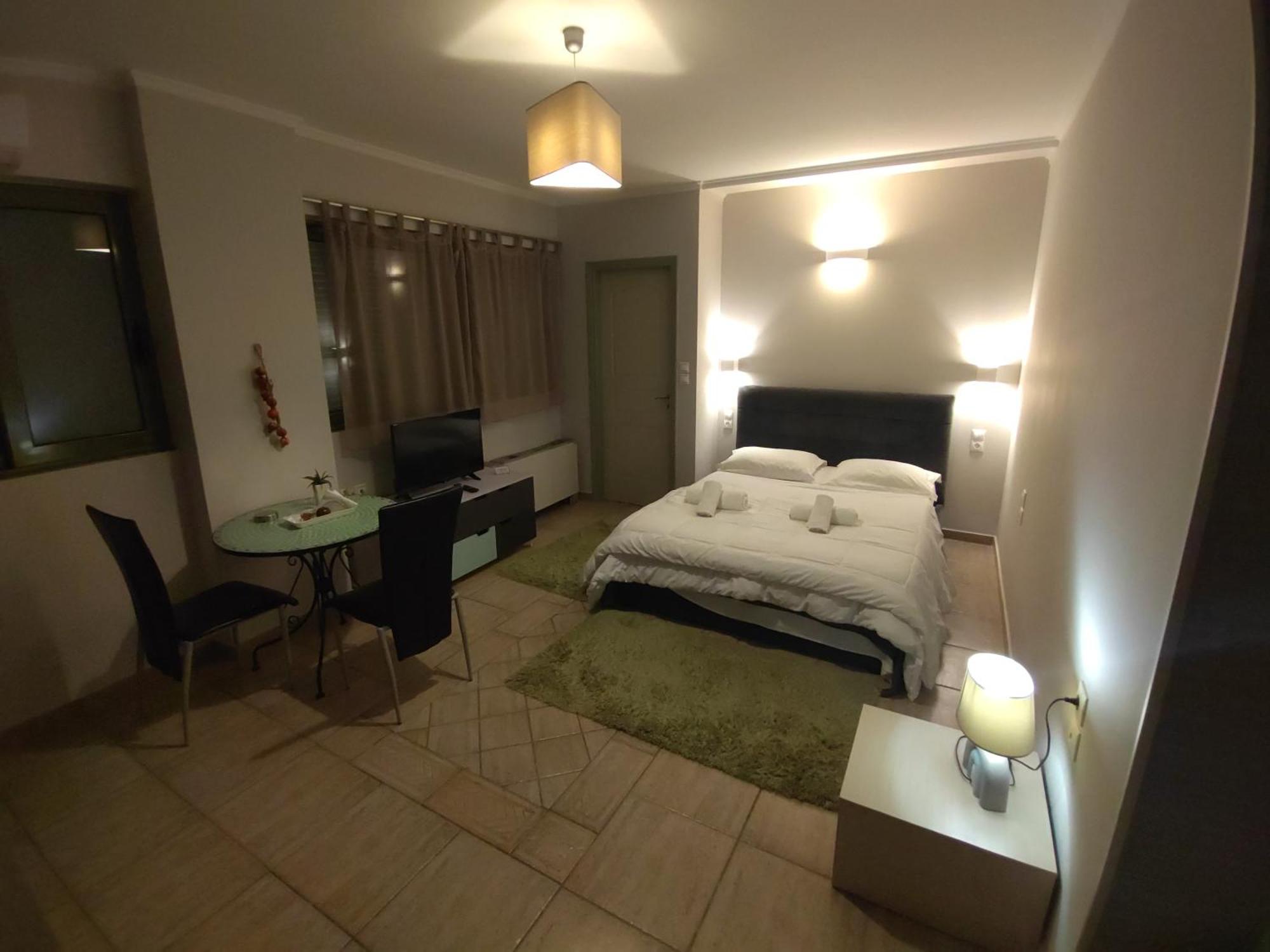 Central Studio - Fully Equiped. Ideal For Couples Patras Eksteriør billede