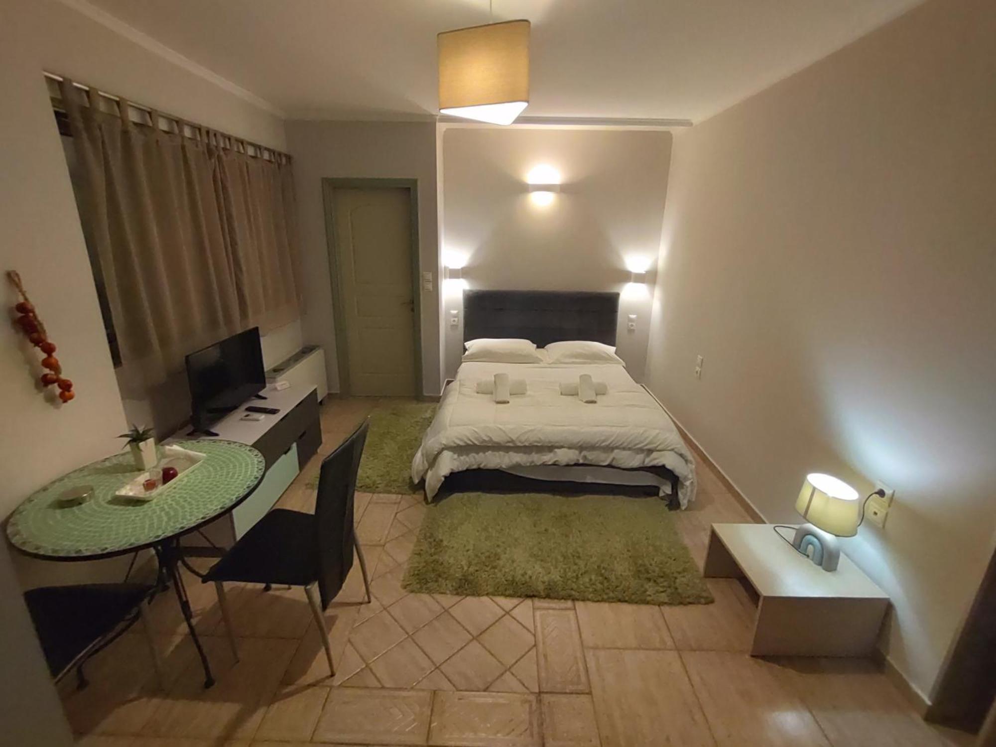 Central Studio - Fully Equiped. Ideal For Couples Patras Eksteriør billede