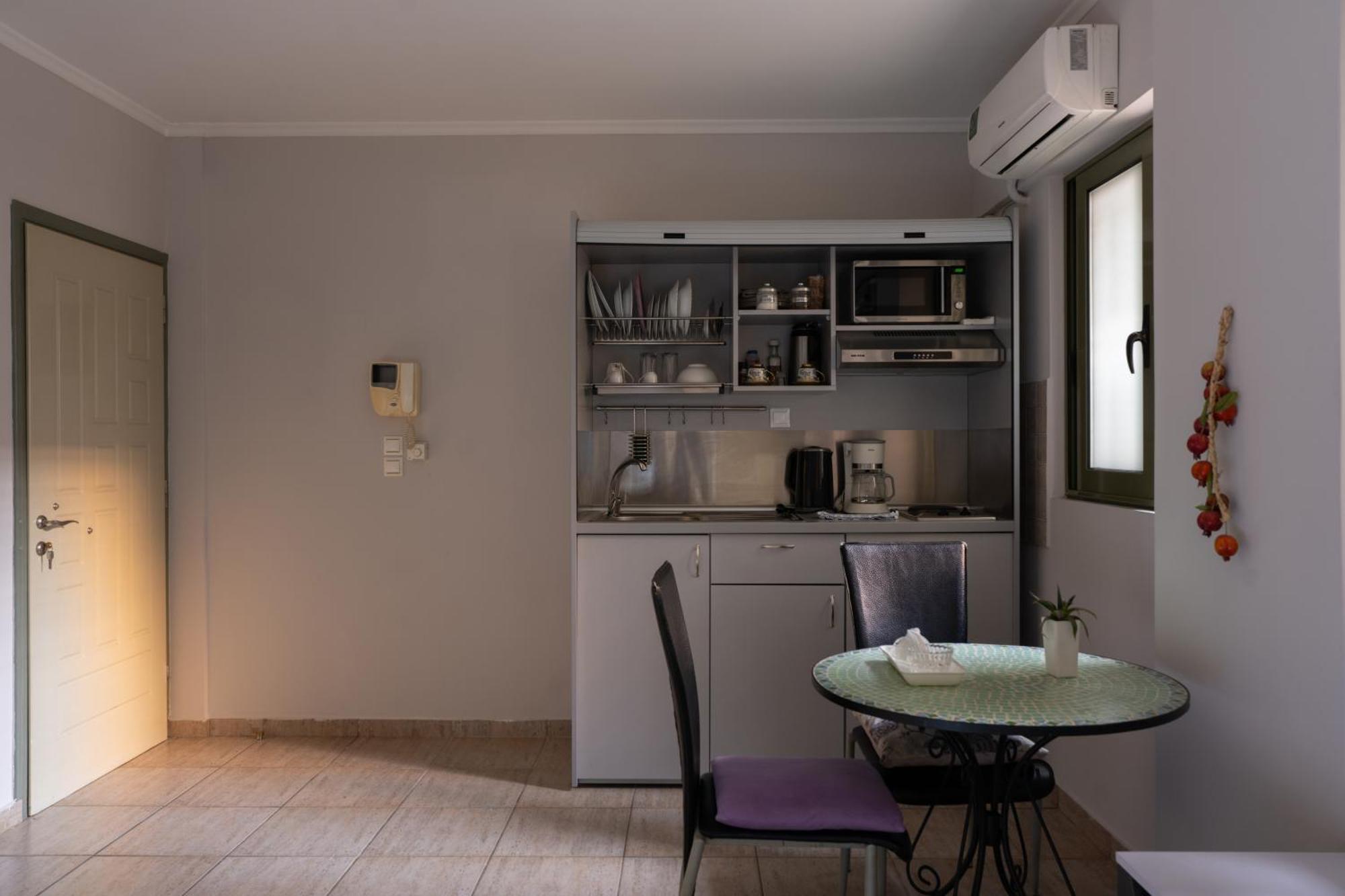 Central Studio - Fully Equiped. Ideal For Couples Patras Eksteriør billede