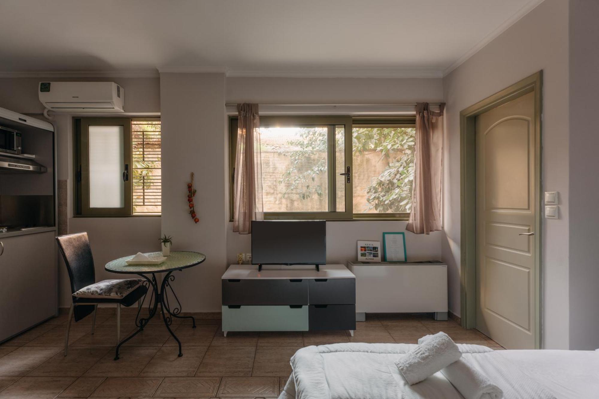 Central Studio - Fully Equiped. Ideal For Couples Patras Eksteriør billede